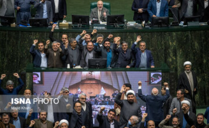 آمریکا با علم به شروط ایران پای مذاکره آمده است؛ کاهش سطح غنی‌سازی در قبال لغو تحریم‌ها/ جمهوری اسلامی در عمل حرف خود را به آمریکایی‌ها دیکته می‌کند