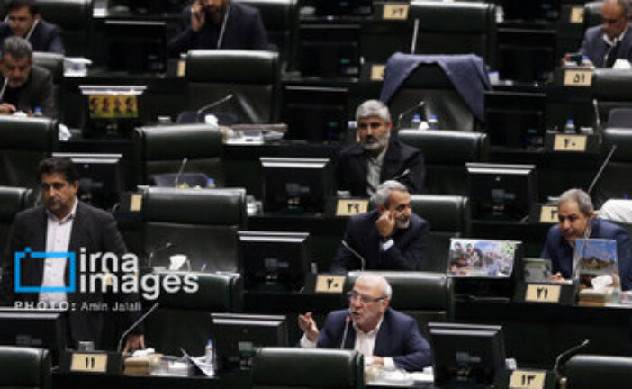 غضنفری: مذاکره با آمریکا هیچ فایده‌ای ندارد و هیچ تحریمی برداشته نمی‌شود/ ولایتمدار: اقتدار جمهوری اسلامی، آمریکا را ناچار به نشستن پای میز مذاکره کرد